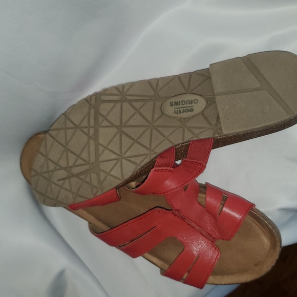 Earth Origins Women's Red Leather Slide Sandals - Picture 2 of 7